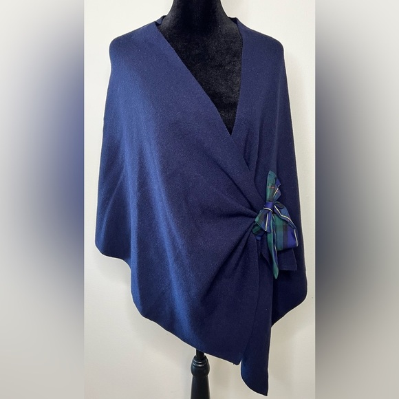 Women’s NWT navy plaid tartan cape shawl
cottage core
One size
Key hole cape - Picture 2 of 7